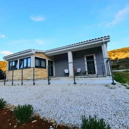 בית נופש House Toni פוסטיר