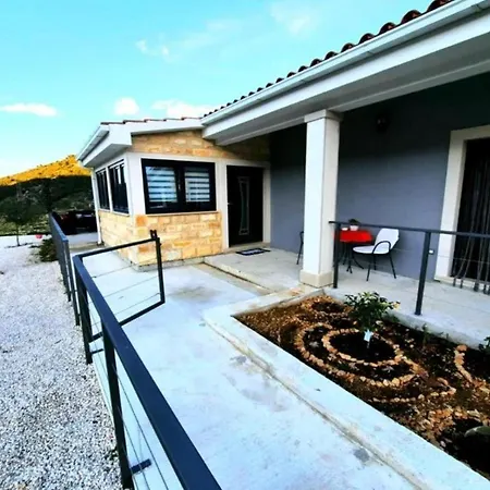 House Toni בית נופש *